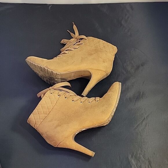 ME TOO POINTED TOE HEELED SUEDE ZIPPER CLOSURE BOOTIE - Picture 8 of 14